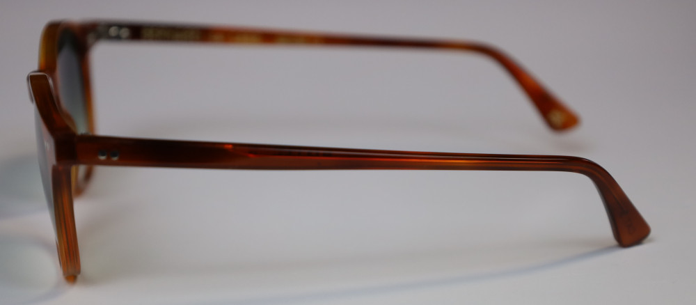 efesto occhiali da sole rosso chiaro lenti verde sfumato dettaglio