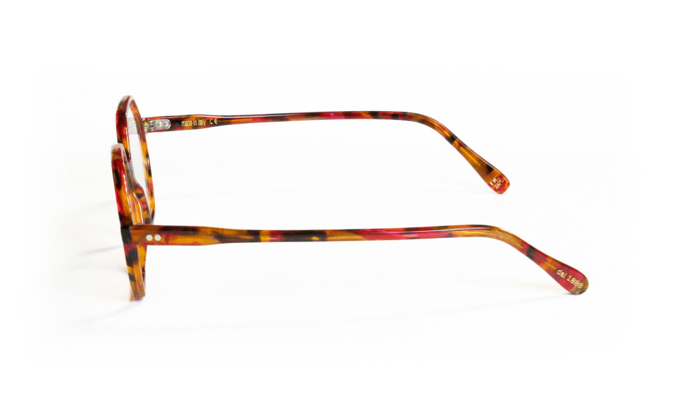 Dettaglio occhiali da vista tartarugato chiaro modello Pan linea Bernabei