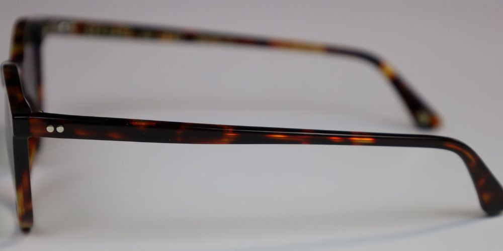 efesto occhiali da sole tartaugati lenti verde sfumato dettaglio