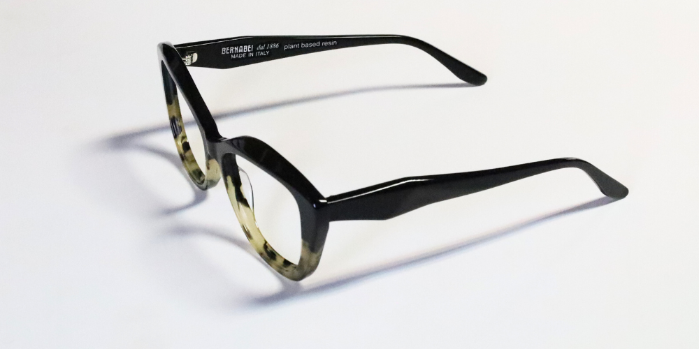 occhiali da vista neri con inserti tartarugati marca bernabei