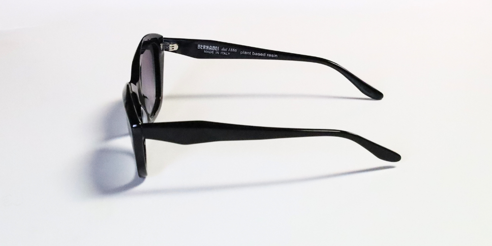 occhiali da sole neri montatura spessa con lenti polarizzate bernabei
