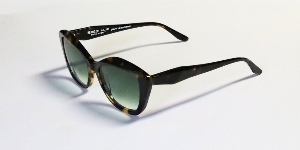 occhiali da sole tartarugato  montatura spessa con lenti polarizzate marca bernabei