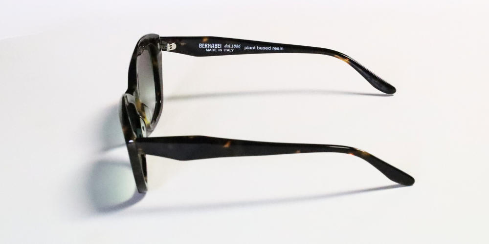 occhiali da sole tartarugato  montatura spessa con lenti polarizzate bernabei aste