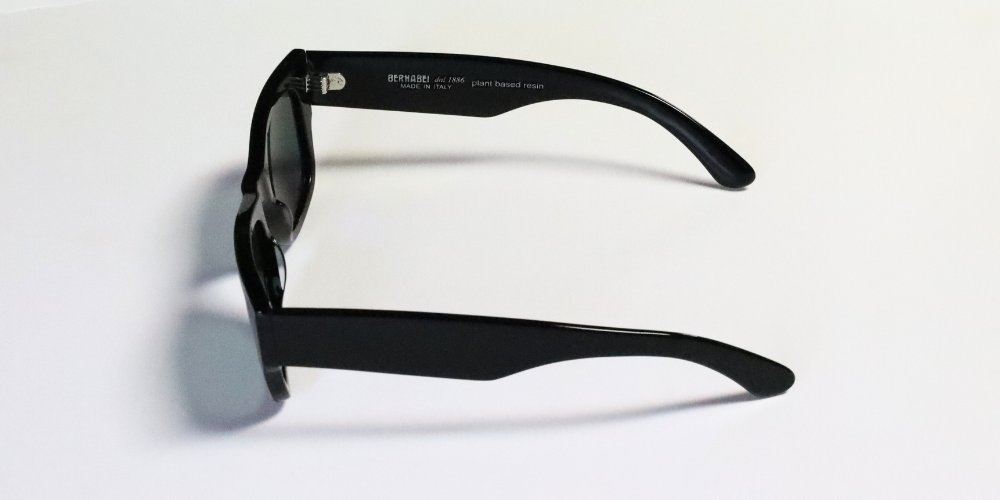 occhiali da sole spessi neri roma