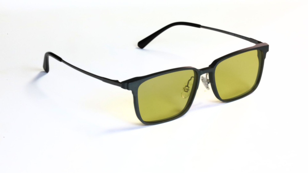 occhiali da vista grigio metallizzato con clip da sole removibili lenti gialle