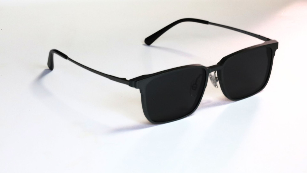 occhiali da vista grigio metallizzato con clip da sole removibili lenti grigio scuro