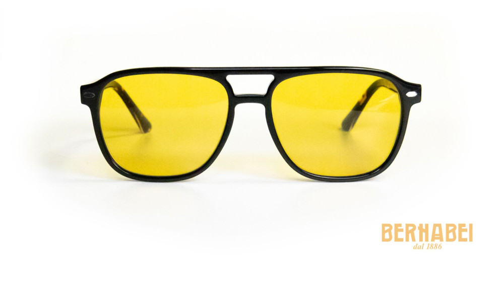 occhiali da sole con lenti gialle