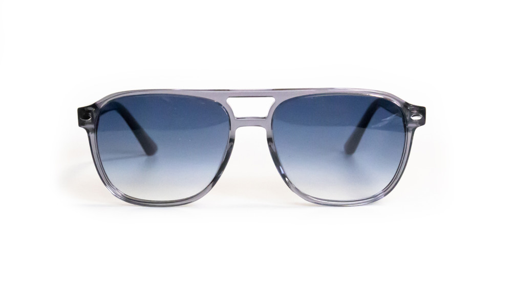 occhiali da sole con lenti azzurre