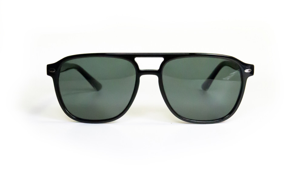 occhiali da sole neri con lenti polarizzate