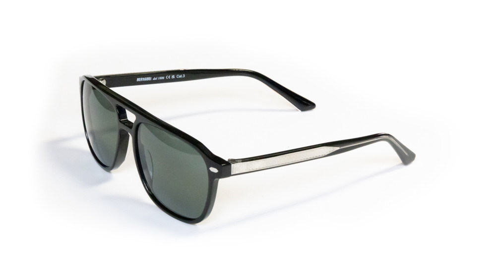 occhiali da sole neri con lenti polarizzate e doppio ponte