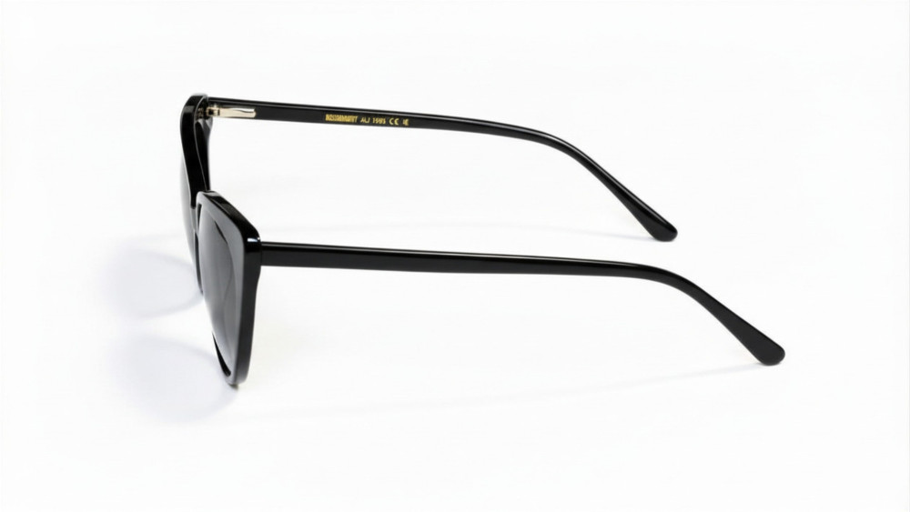 Occhiali da sole Morgana vista laterale aste nere in acetato dettaglio montatura