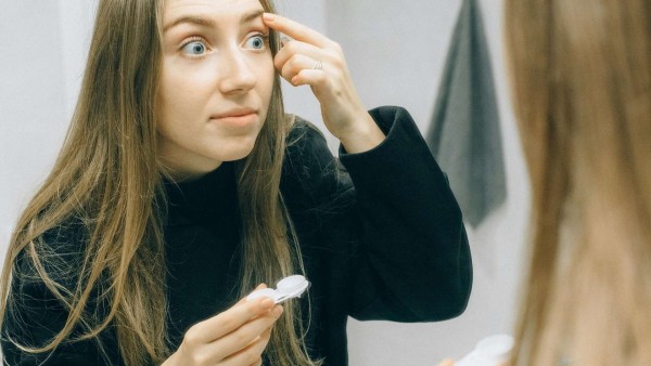 Prima volta con le lenti a contatto: cosa succede