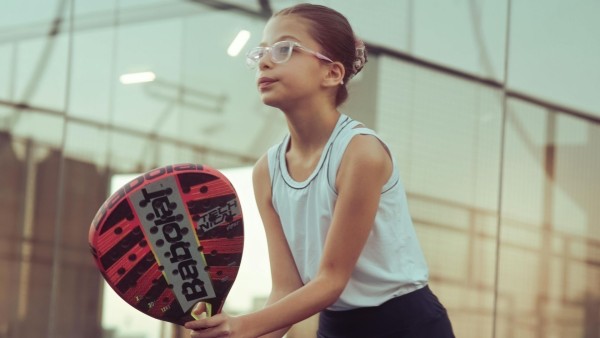 Occhiali stabili per bambini che fanno sport
