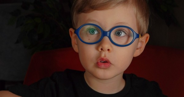 Occhiali da bambino: come capire se la misura è giusta