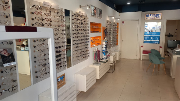 Ottico con parcheggio in zona Boccea