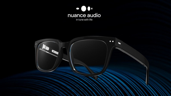 Si può migliorare l’udito con gli occhiali?